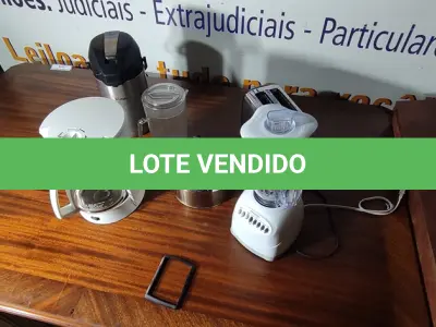 LOTE 060 - 01 LOTE COM LIQUIDIFICADOR, TORRADEIRA, CHALEIRA E CAFETEIRA. (NO ESTADO EM QUE SE ENCONTRA. SUJEITO A AVARIAS OCULTAS/VISÍVEIS.)  