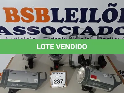 LOTE 237 - 06 DIGIFLASH PROFISSIONAL.  (NO ESTADO) ATENÇÃO! FAZER A VISITAÇÃO ANTES DE ARREMATAR, NÃO SABEMOS SE FUNCIONA. LEILÃO NÃO TEM GARANTIA E NEM DEVOLUÇÃO, SUJEITO A POSSÍVEIS AVARIAS VISÍVEIS/OCULTAS E/OU AUSÊNCIA DE COMPONENTES.