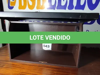 LOTE 043 - 01 ARMÁRIO SUSPENSO. (NO ESTADO EM QUE SE ENCONTRA. SUJEITO A AVARIAS OCULTAS/VISÍVEIS.)