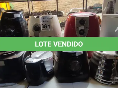 LOTE 381 - 05 BASES DE LIQUIDIFICADORES, 02 AIR FRYER E 01 PROCESSADOR COM AVARIAS. (NO ESTADO) ATENÇÃO! FAZER A VISITAÇÃO ANTES DE ARREMATAR, NÃO SABEMOS SE FUNCIONA. LEILÃO NÃO TEM GARANTIA E NEM DEVOLUÇÃO, SUJEITO A POSSÍVEIS AVARIAS VISÍVEIS/OCULTAS E/OU AUSÊNCIA DE COMPONENTES.