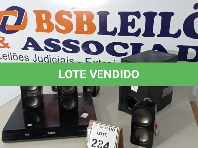 LOTE 234 - 01 HOME THEATER. (NO ESTADO) ATENÇÃO! FAZER A VISITAÇÃO ANTES DE ARREMATAR, NÃO SABEMOS SE FUNCIONA. LEILÃO NÃO TEM GARANTIA E NEM DEVOLUÇÃO, SUJEITO A POSSÍVEIS AVARIAS VISÍVEIS/OCULTAS E/OU AUSÊNCIA DE COMPONENTES.