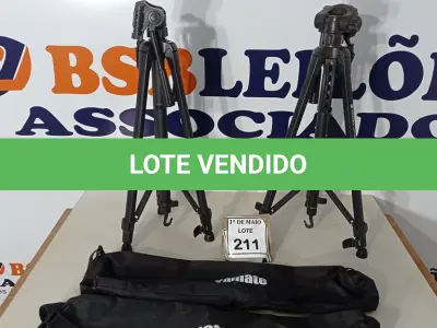 LOTE 211 - 02 TRIPÉS PARA CÂMERAS MARCA TOMATE. (NO ESTADO) ATENÇÃO! FAZER A VISITAÇÃO ANTES DE ARREMATAR, NÃO SABEMOS SE FUNCIONA. LEILÃO NÃO TEM GARANTIA E NEM DEVOLUÇÃO, SUJEITO A POSSÍVEIS AVARIAS VISÍVEIS/OCULTAS E/OU AUSÊNCIA DE COMPONENTES.