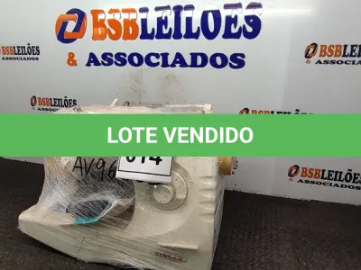 LOTE 014 - 01 MÁQUINA DE COSTURA (SEWING MACHINE). (NO ESTADO EM QUE SE ENCONTRA. SUJEITO A AVARIAS OCULTAS/VISÍVEIS.) AV9676S