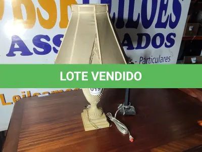 LOTE 019 - 02 ABAJURES (LAMP). (NO ESTADO EM QUE SE ENCONTRA. SUJEITO A AVARIAS OCULTAS/VISÍVEIS.) BF8713M/ AV9805F