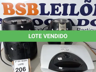 LOTE 206 - 02 AIR FRYER, SENDO 01 110V E 01 GRILL MARCA BRITÂNIA 220V. (NO ESTADO) ATENÇÃO! FAZER A VISITAÇÃO ANTES DE ARREMATAR, NÃO SABEMOS SE FUNCIONA. LEILÃO NÃO TEM GARANTIA E NEM DEVOLUÇÃO, SUJEITO A POSSÍVEIS AVARIAS VISÍVEIS/OCULTAS E/OU AUSÊNCIA DE COMPONENTES.