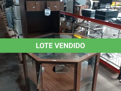 LOTE 294 - 01 BALCÃO E 01 EXPOSITOR.  (NOVO)(NO ESTADO) ATENÇÃO! FAZER A VISITAÇÃO ANTES DE ARREMATAR, NÃO SABEMOS SE FUNCIONA. LEILÃO NÃO TEM GARANTIA E NEM DEVOLUÇÃO, SUJEITO A POSSÍVEIS AVARIAS VISÍVEIS/OCULTAS E/OU AUSÊNCIA DE COMPONENTES.