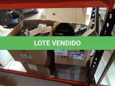 LOTE 385 - 01 LOTE C/ DIVERSAS CAPAS PARA CELULARES E CDS VARIADOS. (NO ESTADO) ATENÇÃO! FAZER A VISITAÇÃO ANTES DE ARREMATAR, NÃO SABEMOS SE FUNCIONA. LEILÃO NÃO TEM GARANTIA E NEM DEVOLUÇÃO, SUJEITO A POSSÍVEIS AVARIAS VISÍVEIS/OCULTAS E/OU AUSÊNCIA DE COMPONENTES.
