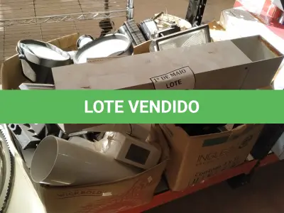 LOTE 320 - 01 LOTE COM LUMINÁRIAS DIVERSAS. (NO ESTADO) ATENÇÃO! FAZER A VISITAÇÃO ANTES DE ARREMATAR, NÃO SABEMOS SE FUNCIONA. LEILÃO NÃO TEM GARANTIA E NEM DEVOLUÇÃO, SUJEITO A POSSÍVEIS AVARIAS VISÍVEIS/OCULTAS E/OU AUSÊNCIA DE COMPONENTES.