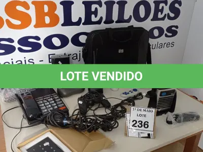 LOTE 236 - 01 LOTE COM CONTROLES DE VÍDEO GAME, 02 APARELHOS TELEFÔNICOS, 01 INTERFONE, RÁDIOS COMUNICADORES E 01 MICROFONE E DIVERSOS. (NO ESTADO) ATENÇÃO! FAZER A VISITAÇÃO ANTES DE ARREMATAR, NÃO SABEMOS SE FUNCIONA. LEILÃO NÃO TEM GARANTIA E NEM DEVOLUÇÃO, SUJEITO A POSSÍVEIS AVARIAS VISÍVEIS/OCULTAS E/OU AUSÊNCIA DE COMPONENTES.