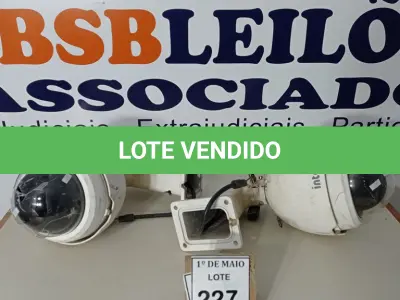 LOTE 227 - 02 CÂMERAS DOME MARCA INTELBRAS. (NO ESTADO) ATENÇÃO! FAZER A VISITAÇÃO ANTES DE ARREMATAR, NÃO SABEMOS SE FUNCIONA. LEILÃO NÃO TEM GARANTIA E NEM DEVOLUÇÃO, SUJEITO A POSSÍVEIS AVARIAS VISÍVEIS/OCULTAS E/OU AUSÊNCIA DE COMPONENTES.