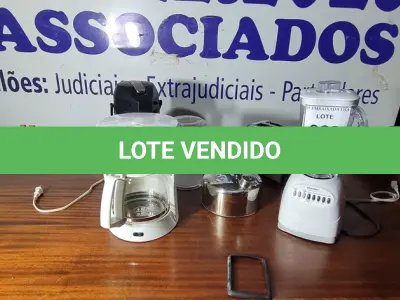 LOTE 060 - 01 LOTE COM LIQUIDIFICADOR, TORRADEIRA, CHALEIRA E CAFETEIRA. (NO ESTADO EM QUE SE ENCONTRA. SUJEITO A AVARIAS OCULTAS/VISÍVEIS.)  