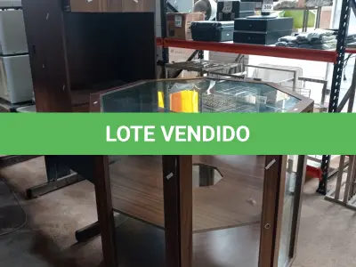 LOTE 294 - 01 BALCÃO E 01 EXPOSITOR.  (NOVO)(NO ESTADO) ATENÇÃO! FAZER A VISITAÇÃO ANTES DE ARREMATAR, NÃO SABEMOS SE FUNCIONA. LEILÃO NÃO TEM GARANTIA E NEM DEVOLUÇÃO, SUJEITO A POSSÍVEIS AVARIAS VISÍVEIS/OCULTAS E/OU AUSÊNCIA DE COMPONENTES.