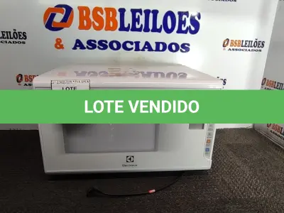 LOTE 024 - 01 MICRO-ONDAS (MICROWAVE) ELECTROLUX 220V. (NO ESTADO EM QUE SE ENCONTRA. SUJEITO A AVARIAS OCULTAS/VISÍVEIS.) BF8508E