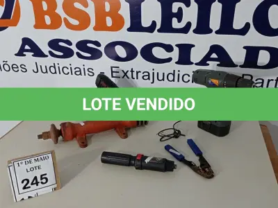 LOTE 245 - 03 PARAFUSADEIRAS INCOMPLETAS, 01 DESCASCADOR DE FIOS E 01 EIXO PARA SERRA. (NO ESTADO) ATENÇÃO! FAZER A VISITAÇÃO ANTES DE ARREMATAR, NÃO SABEMOS SE FUNCIONA. LEILÃO NÃO TEM GARANTIA E NEM DEVOLUÇÃO, SUJEITO A POSSÍVEIS AVARIAS VISÍVEIS/OCULTAS E/OU AUSÊNCIA DE COMPONENTES.
