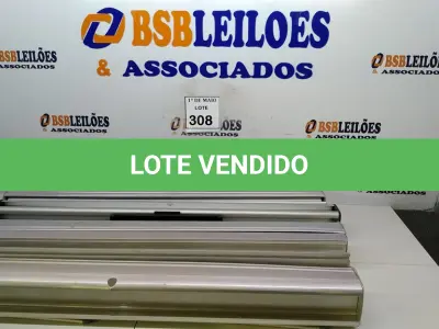 LOTE 308 - 04 PAINÉIS DE PROPAGANDA EM ALUMÍNIO. (NO ESTADO) ATENÇÃO! FAZER A VISITAÇÃO ANTES DE ARREMATAR, NÃO SABEMOS SE FUNCIONA. LEILÃO NÃO TEM GARANTIA E NEM DEVOLUÇÃO, SUJEITO A POSSÍVEIS AVARIAS VISÍVEIS/OCULTAS E/OU AUSÊNCIA DE COMPONENTES.