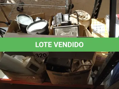 LOTE 320 - 01 LOTE COM LUMINÁRIAS DIVERSAS. (NO ESTADO) ATENÇÃO! FAZER A VISITAÇÃO ANTES DE ARREMATAR, NÃO SABEMOS SE FUNCIONA. LEILÃO NÃO TEM GARANTIA E NEM DEVOLUÇÃO, SUJEITO A POSSÍVEIS AVARIAS VISÍVEIS/OCULTAS E/OU AUSÊNCIA DE COMPONENTES.