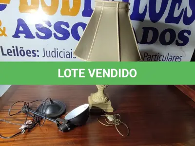 LOTE 023 - 02 ABAJURES (LAMP). (NO ESTADO EM QUE SE ENCONTRA. SUJEITO A AVARIAS OCULTAS/VISÍVEIS.) BF8713L/ AV9683X