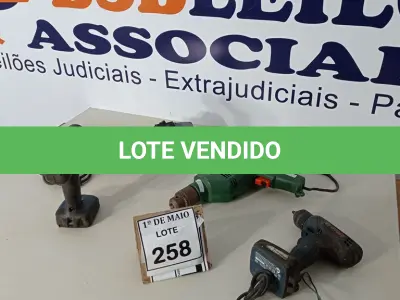 LOTE 258 - 01 ESMERILHADEIRA, 02 PARAFUSADEIRAS E 01 FURADEIRA. (NO ESTADO) ATENÇÃO! FAZER A VISITAÇÃO ANTES DE ARREMATAR, NÃO SABEMOS SE FUNCIONA. LEILÃO NÃO TEM GARANTIA E NEM DEVOLUÇÃO, SUJEITO A POSSÍVEIS AVARIAS VISÍVEIS/OCULTAS E/OU AUSÊNCIA DE COMPONENTES.