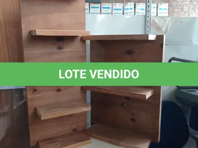 LOTE 247 - 02 EXPOSITORES EM MADEIRA, SENDO 01 COM 05 DIVISÕES.   (NOVA) (NO ESTADO) ATENÇÃO! FAZER A VISITAÇÃO ANTES DE ARREMATAR, NÃO SABEMOS SE FUNCIONA. LEILÃO NÃO TEM GARANTIA E NEM DEVOLUÇÃO, SUJEITO A POSSÍVEIS AVARIAS VISÍVEIS/OCULTAS E/OU AUSÊNCIA DE COMPONENTES.