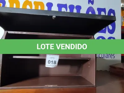 LOTE 018 - 01 ARMÁRIO SUSPENSO. (NO ESTADO EM QUE SE ENCONTRA. SUJEITO A AVARIAS OCULTAS/VISÍVEIS.)