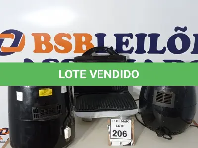 LOTE 206 - 02 AIR FRYER, SENDO 01 110V E 01 GRILL MARCA BRITÂNIA 220V. (NO ESTADO) ATENÇÃO! FAZER A VISITAÇÃO ANTES DE ARREMATAR, NÃO SABEMOS SE FUNCIONA. LEILÃO NÃO TEM GARANTIA E NEM DEVOLUÇÃO, SUJEITO A POSSÍVEIS AVARIAS VISÍVEIS/OCULTAS E/OU AUSÊNCIA DE COMPONENTES.