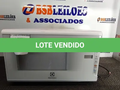 LOTE 024 - 01 MICRO-ONDAS (MICROWAVE) ELECTROLUX 220V. (NO ESTADO EM QUE SE ENCONTRA. SUJEITO A AVARIAS OCULTAS/VISÍVEIS.) BF8508E