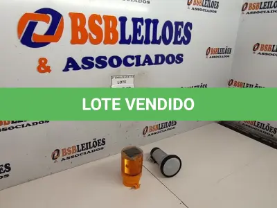 LOTE 267 - 01 MEGAFONE PEQUENO CINZA E 01 SINALIZADOR PARA CONE. (NO ESTADO EM QUE SE ENCONTRA. SUJEITO A AVARIAS OCULTAS/VISÍVEIS.)