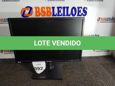 LOTE 092 - 01 MONITOR SAMSUNG. (NO ESTADO EM QUE SE ENCONTRA. SUJEITO A AVARIAS OCULTAS/VISÍVEIS.) AV9768Y