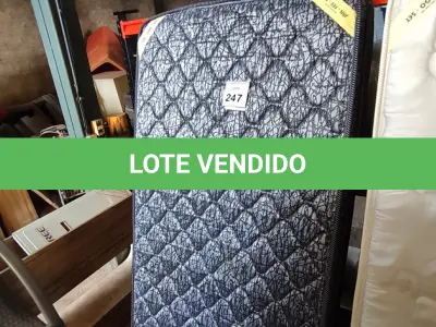 LOTE 247 - 01 COLCHÃO DE SOLTEIRO COM BASE (MATRESS TWIN). (NO ESTADO EM QUE SE ENCONTRA. SUJEITO A AVARIAS OCULTAS/VISÍVEIS.) BJ7223P