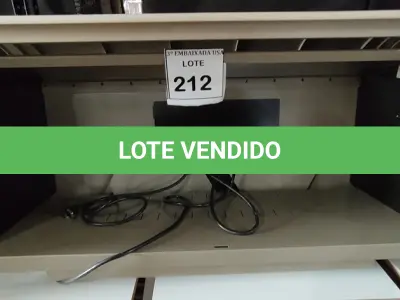 LOTE 212 - 01 ARMÁRIO SUSPENSO. (NO ESTADO EM QUE SE ENCONTRA. SUJEITO A AVARIAS OCULTAS/VISÍVEIS.)