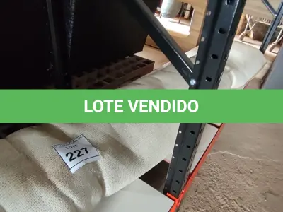 LOTE 227 - 01 RUG (TAPETE). (NO ESTADO EM QUE SE ENCONTRA. SUJEITO A AVARIAS OCULTAS/VISÍVEIS.) AU2325F