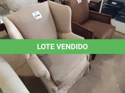 LOTE 114 - 01 POLTRONA.  NO ESTADO EM QUE SE ENCONTRA. SUJEITO A AVARIAS OCULTAS/VISÍVEIS.) BH1450M