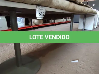 LOTE 332 - 01 MESA BRANCA (2 PARTES). (NO ESTADO EM QUE SE ENCONTRA. SUJEITO A AVARIAS OCULTAS/VISÍVEIS.)