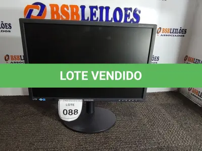 LOTE 088 - 01 MONITOR SAMSUNG. (NO ESTADO EM QUE SE ENCONTRA. SUJEITO A AVARIAS OCULTAS/VISÍVEIS.) AV9560F