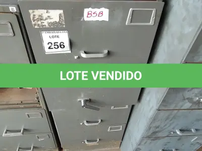 LOTE 256 - 01 COFRE. (NO ESTADO EM QUE SE ENCONTRA. SUJEITO A AVARIAS OCULTAS/VISÍVEIS.) BJ7373J