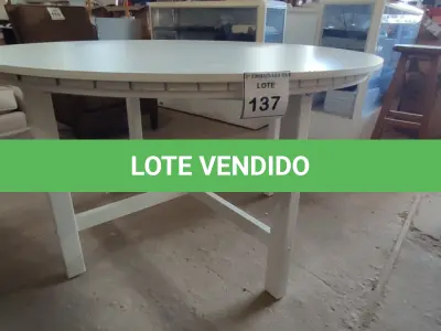 LOTE 137 - 01 MESA REDONDA BRANCA.  (NO ESTADO EM QUE SE ENCONTRA. SUJEITO A AVARIAS OCULTAS/VISÍVEIS.)