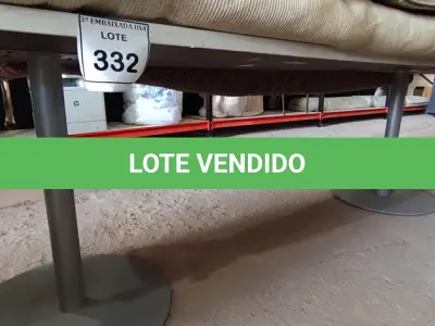 LOTE 332 - 01 MESA BRANCA (2 PARTES). (NO ESTADO EM QUE SE ENCONTRA. SUJEITO A AVARIAS OCULTAS/VISÍVEIS.)