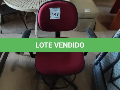 LOTE 147 - 01 CADEIRA DE ESCRITÓRIO. (NO ESTADO EM QUE SE ENCONTRA. SUJEITO A AVARIAS OCULTAS/VISÍVEIS.) 48374