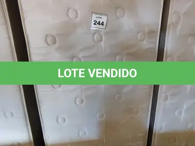 LOTE 244 - 01 COLCHÃO DE SOLTEIRO COM BASE (MATRESS TWIN). (NO ESTADO EM QUE SE ENCONTRA. SUJEITO A AVARIAS OCULTAS/VISÍVEIS.) BJ7461F