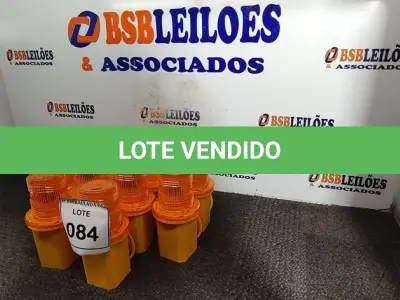 LOTE 084 - 10 SINALIZADORES SOLAR LIGHT GREN POWER. (NO ESTADO EM QUE SE ENCONTRA. SUJEITO A AVARIAS OCULTAS/VISÍVEIS.)
