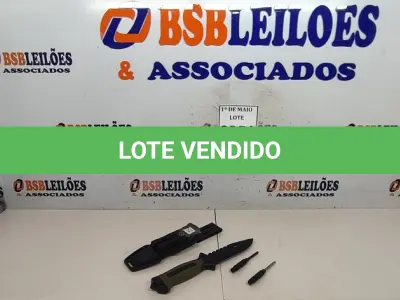 LOTE 295 - 01 FACA TÁTICA IMPORTADO AÇO INOXIDÁVEL CABO EM POLÍMERO    BAINHA EM POLÍMERO COM AMOLADOR E PEDERNEIRA TAMANHO TOTAL 26CM PESO 188G JÁ AFIADA  
