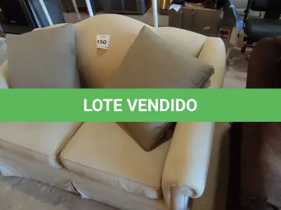 LOTE 150 - 01 SOFÁ 2 LUGARES.  (NO ESTADO EM QUE SE ENCONTRA. SUJEITO A AVARIAS OCULTAS/VISÍVEIS.)  AU8718L