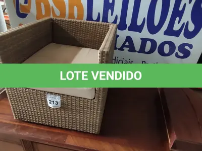 LOTE 213 - 01 POLTRONA DE JARDIM. (NO ESTADO EM QUE SE ENCONTRA. SUJEITO A AVARIAS OCULTAS/VISÍVEIS.) BH1540C