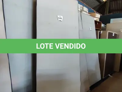 LOTE 125 - 02 BASES DE CAMA BOX CASAL. (NO ESTADO EM QUE SE ENCONTRA. SUJEITO A AVARIAS OCULTAS/VISÍVEIS.) 