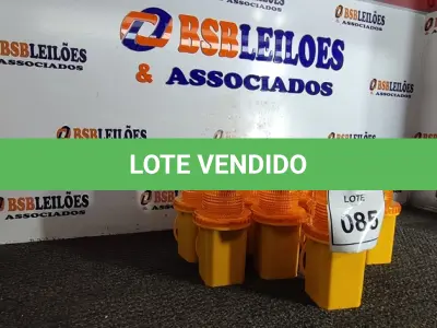 LOTE 085 - 09 SINALIZADORES SOLAR LIGHT GREN POWER. (NO ESTADO EM QUE SE ENCONTRA. SUJEITO A AVARIAS OCULTAS/VISÍVEIS.)