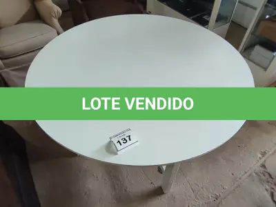 LOTE 137 - 01 MESA REDONDA BRANCA.  (NO ESTADO EM QUE SE ENCONTRA. SUJEITO A AVARIAS OCULTAS/VISÍVEIS.)