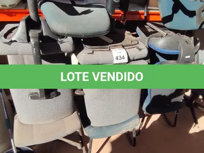 LOTE 434 - 07 CADEIRAS PARA ESCRITÓRIO GIRATÓRIAS E PÉS FIXOS. (NO ESTADO) ATENÇÃO! FAZER A VISITAÇÃO ANTES DE ARREMATAR, NÃO SABEMOS SE FUNCIONA. LEILÃO NÃO TEM GARANTIA E NEM DEVOLUÇÃO, SUJEITO A POSSÍVEIS AVARIAS VISÍVEIS/OCULTAS E/OU AUSÊNCIA DE COMPONENTES.