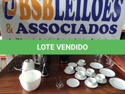 LOTE 196 - 01 LOTE COM TORRADEIRA, CAFETEIRA, TAÇAS E PIREX. (NO ESTADO EM QUE SE ENCONTRA. SUJEITO A AVARIAS OCULTAS/VISÍVEIS.)