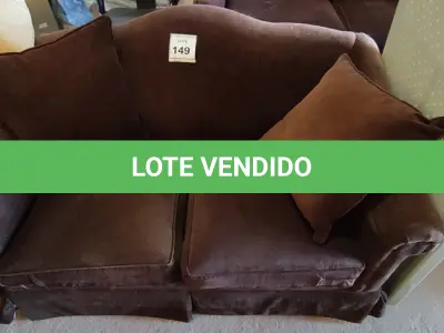 LOTE 149 - 01 SOFÁ 2 LUGARES. (NO ESTADO EM QUE SE ENCONTRA. SUJEITO A AVARIAS OCULTAS/VISÍVEIS.) BF8522X