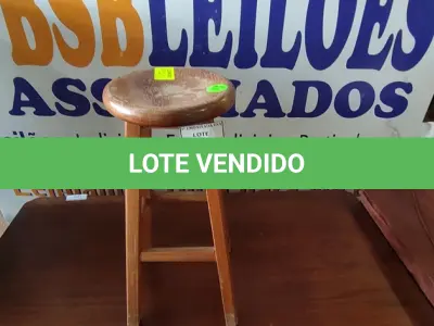 LOTE 145 - 01 BANCO DE COZINHA. (NO ESTADO EM QUE SE ENCONTRA. SUJEITO A AVARIAS OCULTAS/VISÍVEIS.) BF8505F